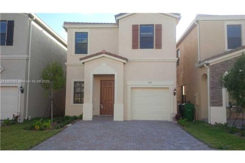 House in Miami, Florida 4 bedrooms, 195.56 sq.m. № 1888164 - photo 1