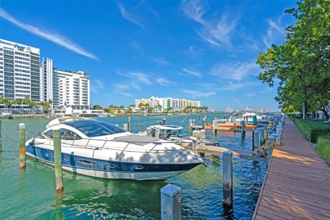 Condominio en venta en North Bay Village, Florida, 1 dormitorio, 78.04 m2 № 1450744 - foto 2