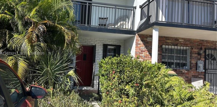 Таунхаус в Норт-Майами, Флорида 2 спальни, 119.1м2 № 2045310