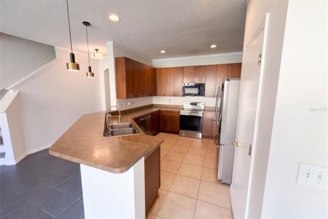 Touwnhouse à vendre à Oviedo, Floride: 3 chambres, 156.91 m2 № 2391337 - photo 2