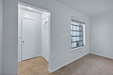 Купить земельный участок в Майами, Флорида № 2050516 - фото 24