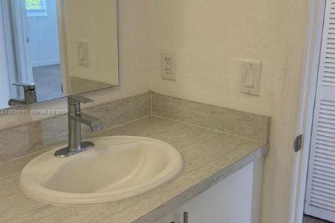 Adosado en venta en Florida City, Florida, 4 dormitorios, 124.3 m2 № 2085713 - foto 21