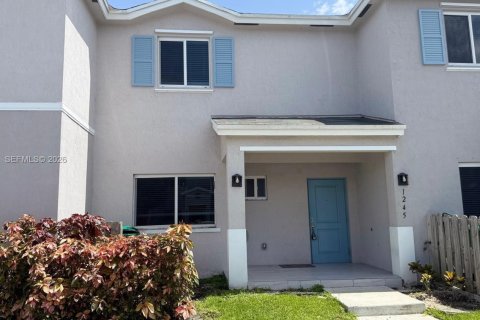 Adosado en Florida City, Florida 4 dormitorios, 124.3 m2 № 2085713