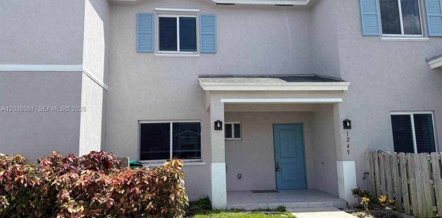 Adosado en Florida City, Florida 4 dormitorios, 124.3 m2 № 2085713