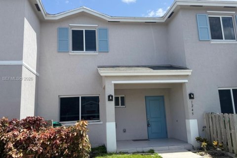 Adosado en venta en Florida City, Florida, 4 dormitorios, 124.3 m2 № 2085713 - foto 2