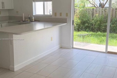 Adosado en venta en Florida City, Florida, 4 dormitorios, 124.3 m2 № 2085713 - foto 6