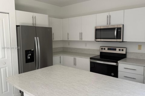 Adosado en venta en Florida City, Florida, 4 dormitorios, 124.3 m2 № 2085713 - foto 9