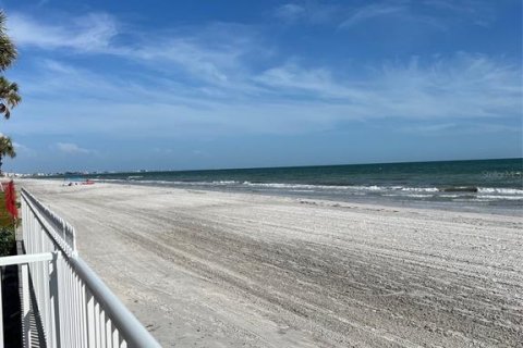Condominio en alquiler en Redington Beach, Florida, 2 dormitorios, 98.94 m2 № 1868978 - foto 18
