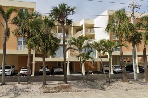 Condominio en alquiler en Redington Beach, Florida, 2 dormitorios, 98.94 m2 № 1868978 - foto 1