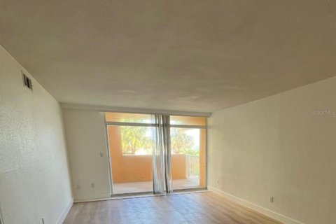 Condominio en alquiler en Redington Beach, Florida, 2 dormitorios, 98.94 m2 № 1868978 - foto 2
