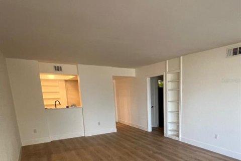 Condominio en alquiler en Redington Beach, Florida, 2 dormitorios, 98.94 m2 № 1868978 - foto 3
