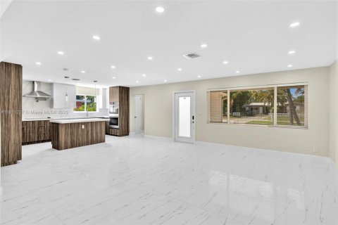 Villa ou maison à vendre à Hollywood, Floride: 4 chambres № 1758505 - photo 4