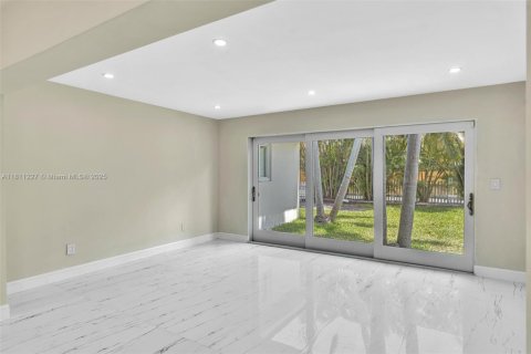 Villa ou maison à vendre à Hollywood, Floride: 4 chambres № 1758505 - photo 8