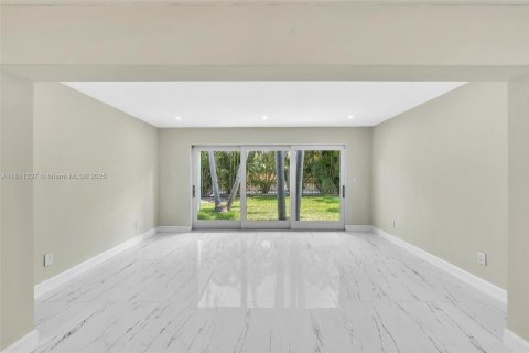 Villa ou maison à vendre à Hollywood, Floride: 4 chambres № 1758505 - photo 6