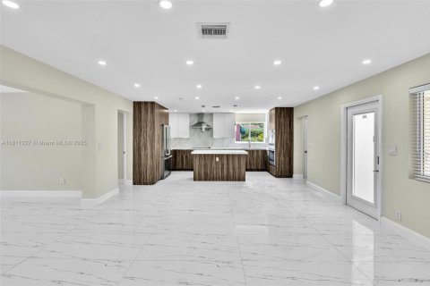 Villa ou maison à vendre à Hollywood, Floride: 4 chambres № 1758505 - photo 5