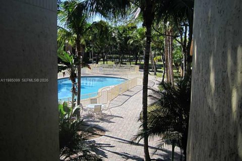 Condo in Miami, Florida, 1 bedroom  № 2052991 - photo 4