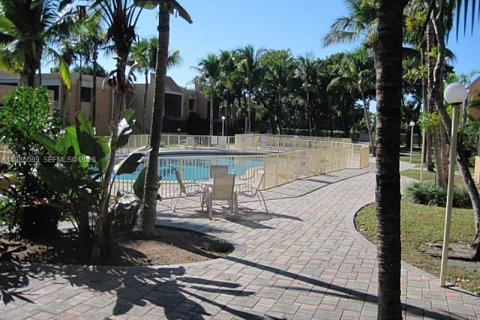 Condo in Miami, Florida, 1 bedroom  № 2052991 - photo 3