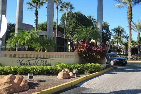Condo in Miami, Florida, 1 bedroom  № 2052991 - photo 5