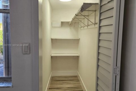 Touwnhouse à louer à Hialeah, Floride: 3 chambres, 91.04 m2 № 1995380 - photo 8