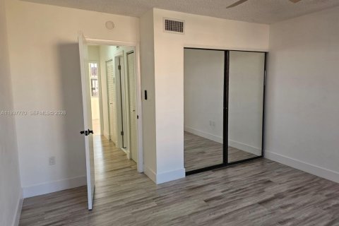 Touwnhouse à louer à Hialeah, Floride: 3 chambres, 91.04 m2 № 1995380 - photo 16