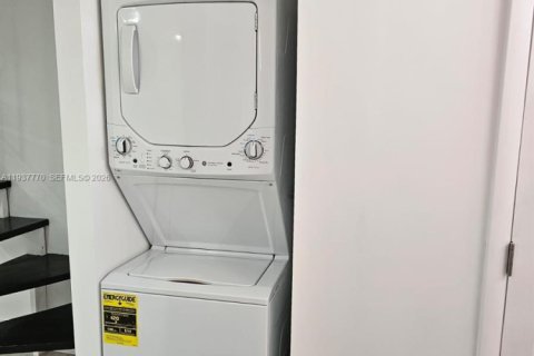 Touwnhouse à louer à Hialeah, Floride: 3 chambres, 91.04 m2 № 1995380 - photo 4