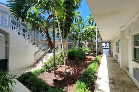 Condominio en venta en Miami Beach, Florida, 43.2 m2 № 1702092 - foto 3