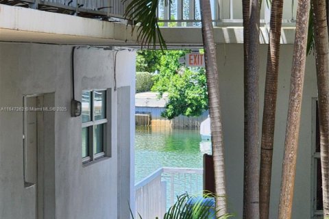 Condominio en venta en Miami Beach, Florida, 43.2 m2 № 1702092 - foto 10