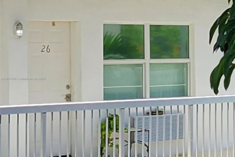Condominio en venta en Miami Beach, Florida, 43.2 m2 № 1702092 - foto 1