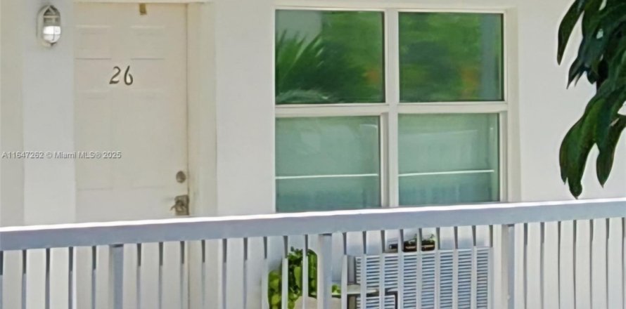 Estudio en el Condominio en Miami Beach, Florida  № 1702092