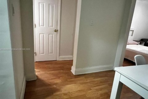 Copropriété à louer à Miami Beach, Floride: 37.16 m2 № 1850476 - photo 12