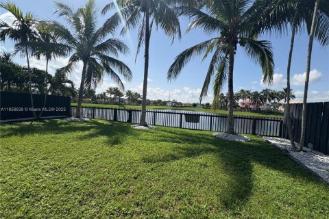 Купить виллу или дом в Майами, Флорида 3 спальни, 192.49м2, № 1887530 - фото 24