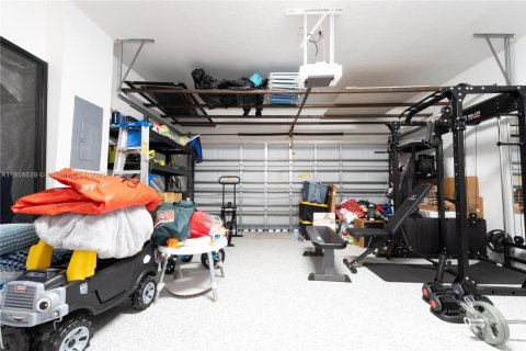 House in Miami, Florida 3 bedrooms, 192.49 sq.m. № 1887530 - photo 20
