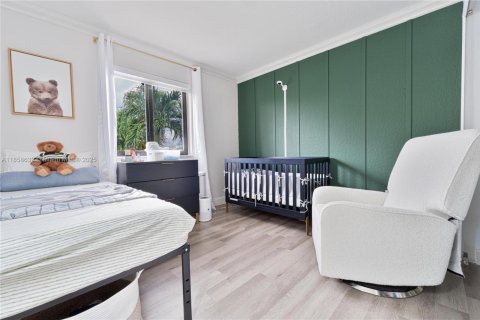 House in Miami, Florida 3 bedrooms, 192.49 sq.m. № 1887530 - photo 11