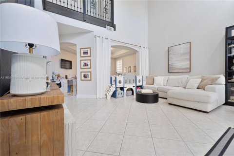 House in Miami, Florida 3 bedrooms, 192.49 sq.m. № 1887530 - photo 4