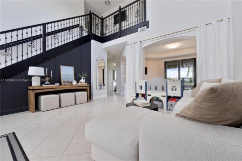 House in Miami, Florida 3 bedrooms, 192.49 sq.m. № 1887530 - photo 3