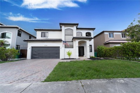 House in Miami, Florida 3 bedrooms, 192.49 sq.m. № 1887530 - photo 18