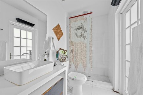 Casa en venta en Fort Lauderdale, Florida, 6 dormitorios, 345.41 m2 № 1812590 - foto 24