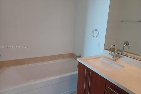 Condominio en alquiler en Miami, Florida, 2 dormitorios, 99.96 m2 № 1998037 - foto 8