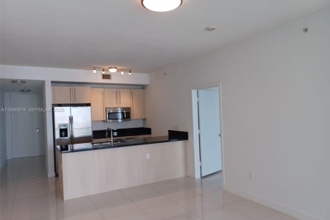 Condominio en alquiler en Miami, Florida, 2 dormitorios, 99.96 m2 № 1998037 - foto 2