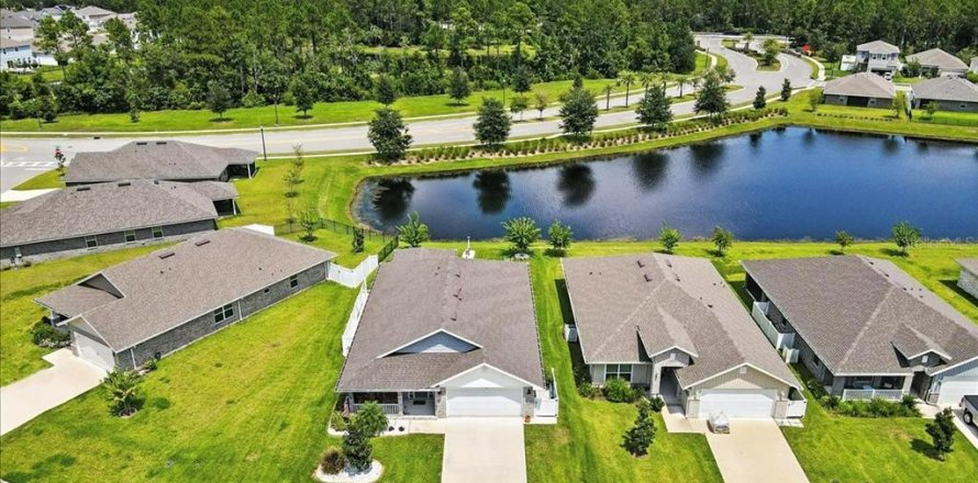 House in Palm Coast, Florida 3 bedrooms, 179.49 sq.m. № 1915464