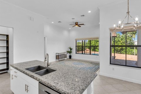 House in Pembroke Pines, Florida 4 bedrooms, 215.53 sq.m. № 2084044 - photo 21