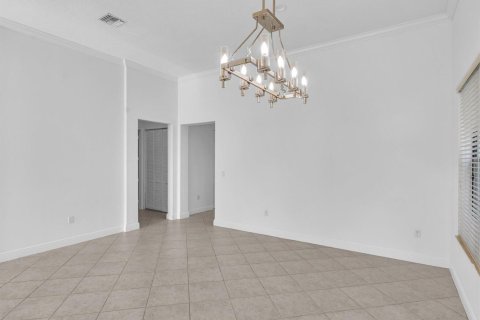 House in Pembroke Pines, Florida 4 bedrooms, 215.53 sq.m. № 2084044 - photo 11