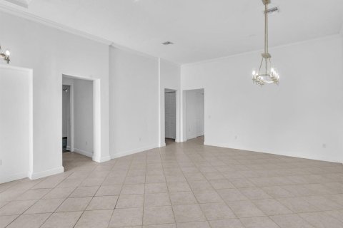 House in Pembroke Pines, Florida 4 bedrooms, 215.53 sq.m. № 2084044 - photo 9