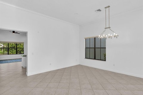 House in Pembroke Pines, Florida 4 bedrooms, 215.53 sq.m. № 2084044 - photo 10