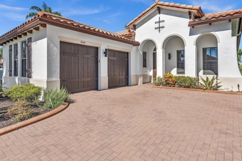 House in Pembroke Pines, Florida 4 bedrooms, 215.53 sq.m. № 2084044 - photo 2