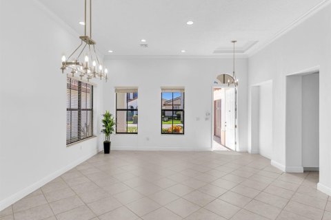 House in Pembroke Pines, Florida 4 bedrooms, 215.53 sq.m. № 2084044 - photo 12