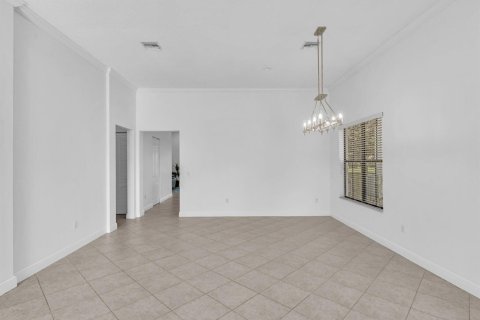 House in Pembroke Pines, Florida 4 bedrooms, 215.53 sq.m. № 2084044 - photo 8