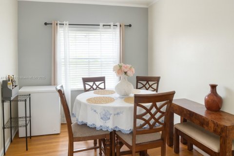 Condominio en venta en Miami Shores, Florida, 2 dormitorios, 79.99 m2 № 1952246 - foto 8