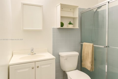 Condominio en venta en Miami Shores, Florida, 2 dormitorios, 79.99 m2 № 1952246 - foto 15