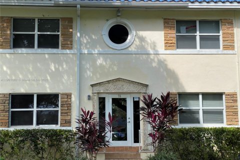 Condominio en venta en Miami Shores, Florida, 2 dormitorios, 79.99 m2 № 1952246 - foto 2
